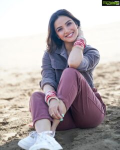 Jasmin Bhasin Instagram - Shining and smiling ☺️