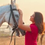 Jennifer Winget Instagram - We’re taking it slow.…One Trot at a time. 🐎 #horsingaround#amateurrider#loveatfirstsight❤️ 📸: @simmerouquai 😘😘 🎶: ‘here comes the sun’ cover by @symlmusic