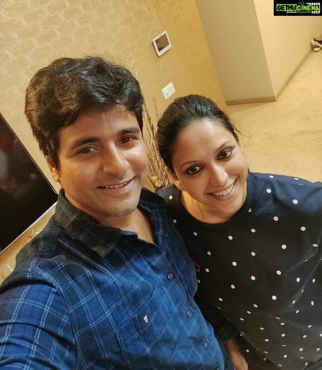 Joy Crizildaa Instagram - Happiness is seeing my #Nanban @sivakarthikeyan #friendsforlife #friendslikefamily #bff #sivakarthikeyan #SK Joy Crizildaa Instagram - Happiness is seeing my #Nanban @sivakarthikeyan #friendsforlife #friendslikefamily #bff #sivakarthikeyan #SK