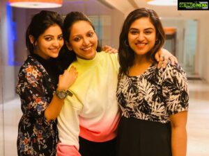 Joy Crizildaa Instagram - About last night Bujji @athulyaofficial n #vaembu @indhuja_ravichandran 😘🥰😍❤️👯 #aboutlastnight #girlsjustwannahavefun ❤️