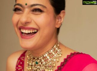Kajol Instagram - Started off all beautiful and then someone cracked a joke 😳😜 #alldressedup #durgapuja #sohappytobehere 🙏