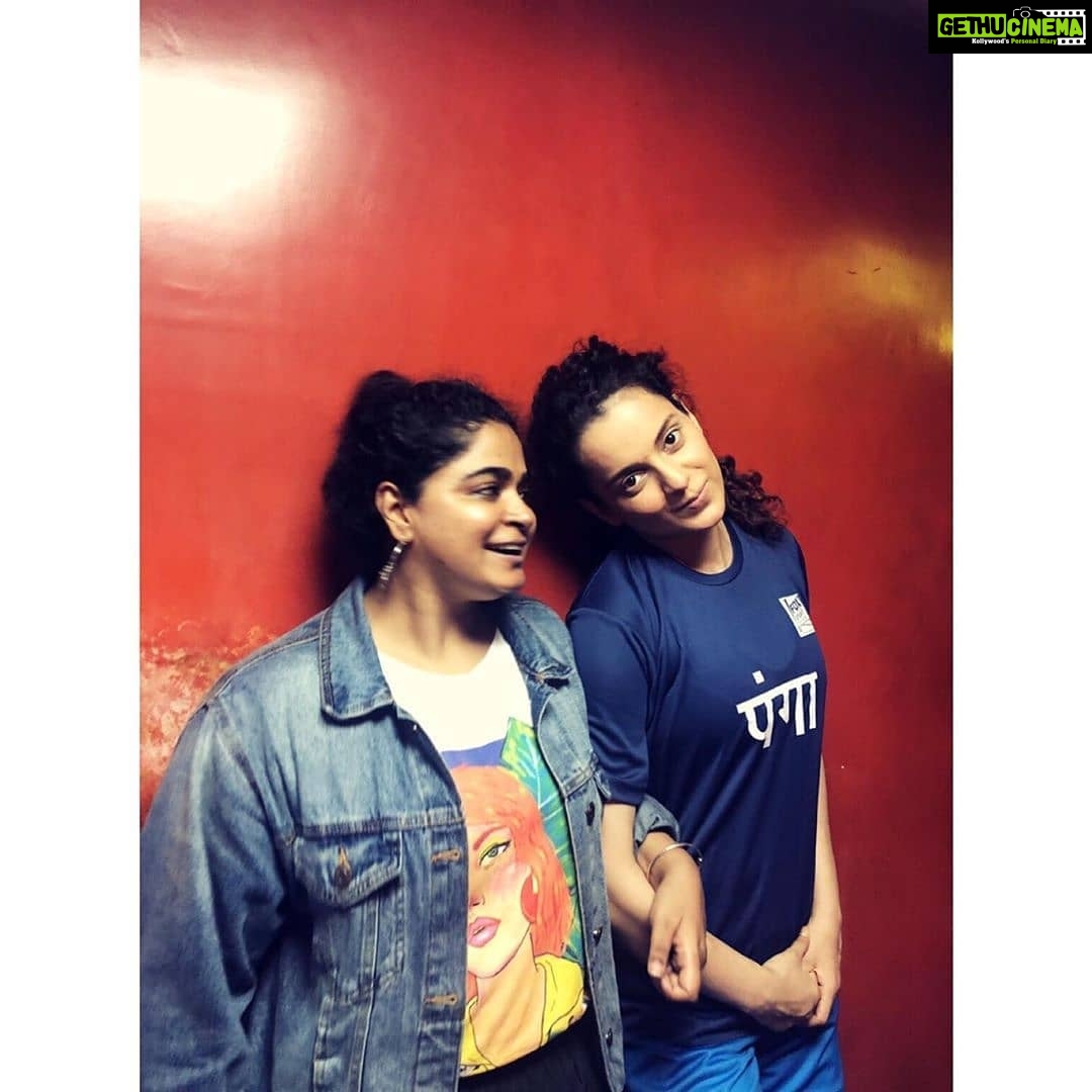 Kangana Ranaut Instagram - #Repost @ashwinyiyertiwari ・・・ Its been a long journey. A nostalgic, memorable one of bringing a character alive for a dream. A story I wanted to say to the world. There were moments of oneness. Of emotional breakdown and laughters of a different kind. The ones between people who trust and are transparent with each other. Of being non judgemental and going with a flow of understanding that we are working towards an inner desire to make good cinema. Thank-you ‘K’ for bringing out the best of you. For shining through all odds and even. For being a foodie, chatterbox friend. It’s a wrap for Kangana and I am going to miss watching her on set lighting up every scene. The story of love and oneness will continue. #panga #pangastories #24jan2020