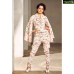 Kangana Ranaut Instagram – Outfit goals! .
Outfit – @leoandlin
Shoes – @kurtgeiger 
Hair – @hairbyhaseena
Make up – @albertchettiar
Styling: @stylebyami @mala_agnani @shnoy09
Photographer – @ravindupatilphotography
#JudgementallHaiKya