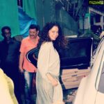 Kangana Ranaut Instagram – #kanganaranaut was spotted outside her Pali Hill Banglow, which is being designed by Shabnam Gupta, @peacocklifein 👄👄