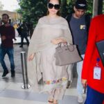 Kangana Ranaut Instagram - #KanganaRanaut spotted outside the airport as she leaves for summer break to Manali with her brother Aksht. . . Suit - @ilovepero Shoes - @gucci Shades - @gucci Bag - @hermes