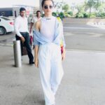 Kangana Ranaut Instagram - STOP 🔥 THE 🔥 PRESSES 🔥 . . #kanganaranaut was spotted at the airport in a fashion-forward look that is perfect for summers. 👄👄 . Top @heron Pants - @off____white Shoes - @fendi Shirt- @topshop Bag- @off____white