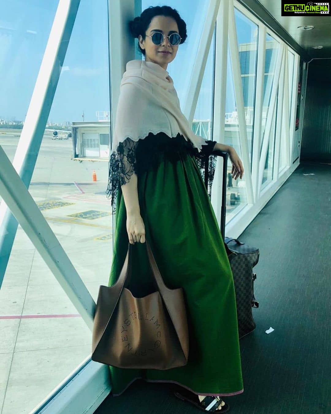 Kangana Ranaut Instagram - Regram from @stylebyami 😎😎🥰 . . . . Bag @stellamccartney Sandals @louisvuitton Dress - @runawaybicycle Shawl @janaviindia . . #airportstyle #kanganaranaut