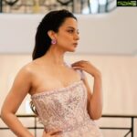 Kangana Ranaut Instagram - #ThrowbackThursday | An exclusive look at the modern day fairytale 👄👄 . . . . Gown: @michael5inco Jewels: @chopard Hair: @alipirzadeh Makeup: @anilc68 styling: @stylebyami @shnoy09 @mala_agnani Project: @pankhurifetch @fetch_india Director: @santu.misra DOP: @clickitmanish Edit: @hercules_sharma @faboosh_in . . . . . . . #KanganaAtCannes #LiveVictoriously #Greygooselife #Queenatcannes