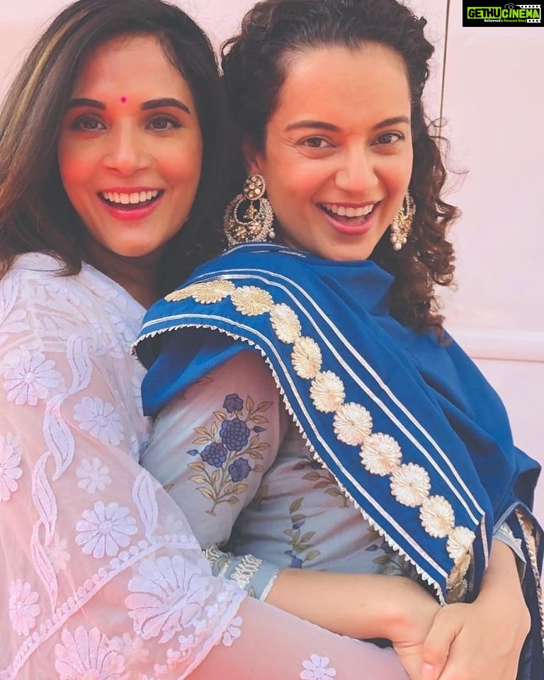 Kangana Ranaut Instagram - Food coma on the sets of #Panga. Life is good. Eid Mubarak to everyone 🌛😇