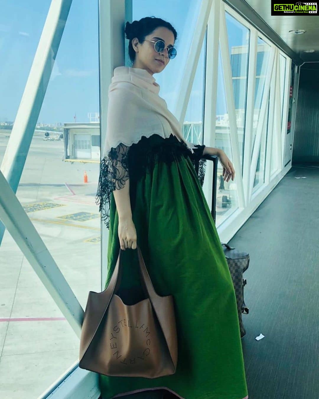 Kangana Ranaut Instagram - Regram from @stylebyami 😎😎🥰 . . . . Bag @stellamccartney Sandals @louisvuitton Dress - @runawaybicycle Shawl @janaviindia . . #airportstyle #kanganaranaut