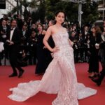 Kangana Ranaut Instagram – On the carpet 👄👄
.
.
.
.
Gown: @michael5inco
Jewels: @chopard
Hair: @alipirzadeh
Makeup: @anilc68
styling: @stylebyami @shnoy09 @mala_agnani
Photo: @frozenpixelstudios
Project: @pankhurifetch
.
.
#KanganaAtCannes #LiveVictoriously #Greygooselife #Queenatcannes