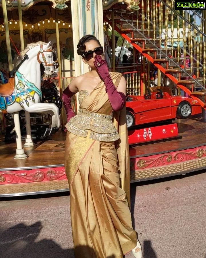 Kangana Ranaut Instagram - XOXO 👄👄 . . . . . . #Queenatcannes #KanganaAtCannes #Cannes2019 #LiveVictoriously #Greygooselife
