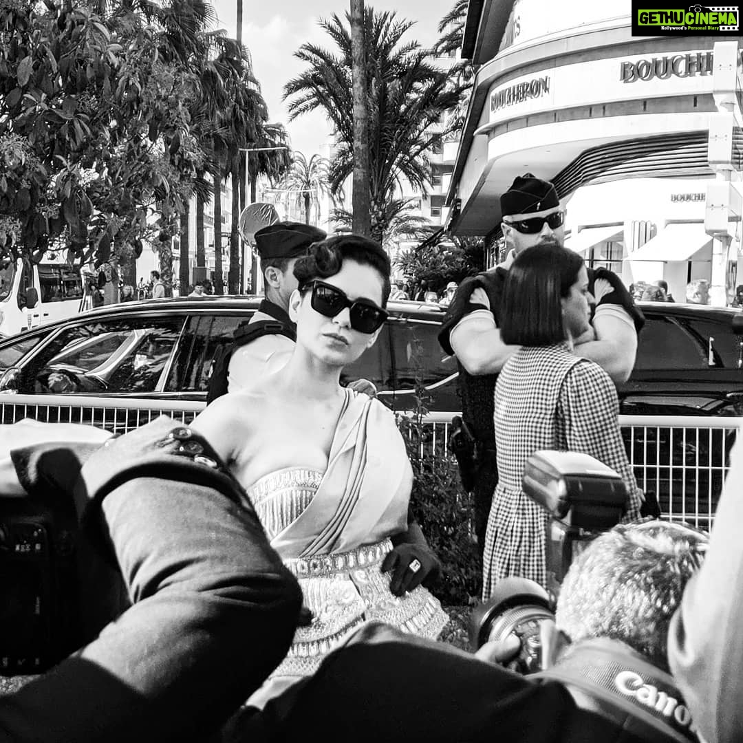 Kangana Ranaut Instagram - #Queen out in the streets of #Cannes2019 looking like a black & white dream 👄👄👄👄 . . . #Queenatcannes #KanganaAtCannes #Cannes2019 #LiveVictoriously #greygooselife
