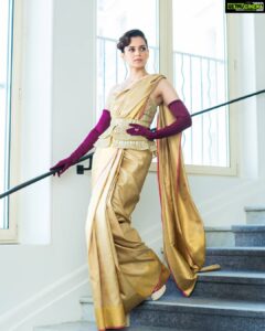 Kangana Ranaut Instagram - THE QUEEN HAS ARRIVED!! #Kangana arrives at #Cannes2019 in a custom @falgunishanepeacockindia corset, and Kanjeevaram sari by @madhurya_creations 👄👄👄 . . Hair: @alipirzadeh Makeup: @anilc68 styling: @stylebyami @shnoy09 Photo: @frozenpixelstudios Project: @pankhurifetch . . #KanganaAtCannes #LiveVictoriously #Greygooselife #Queenatcannes