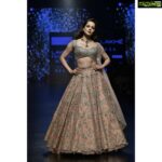 Kangana Ranaut Instagram - Hold your Hearts! #KanganaRanaut Scorching the ramp for Anushree Reddy at #LakmeFashionWeek2019 #LFWSR19 Styled by @stylebyami #KanganaRanaut