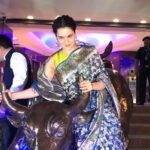 Kangana Ranaut Instagram - Taking the bull by its horns!! With #Manikarnika ringing cash registers , #KanganaRanaut reaches the #BombayStockExchange @BSEIndia to showcase the legend of #ManikarnikaTheQueenOfJhansi after a hearty #Budget2019