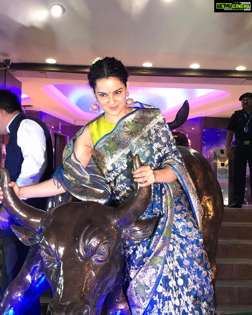 Kangana Ranaut Instagram - Taking the bull by its horns!! With #Manikarnika ringing cash registers , #KanganaRanaut reaches the #BombayStockExchange @BSEIndia to showcase the legend of #ManikarnikaTheQueenOfJhansi after a hearty #Budget2019