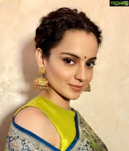 Kangana Ranaut Instagram - Surreal Beauty! Saree - @swatiandsunaina Jewellery - @amrapalijewels Footwear - @needledust Styled By - @stylebyami Hair - @shaikhhaseena33 Make up - @loveleen_ramchandani #Sarees #SareeLove #sareefashion #KanganaRanaut #queen