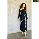 Kangana Ranaut Instagram - Beauty in Black! Outfit : @prabalgurung Styled By : @stylebyami Hair : @hairbyhaseena Make Up : @chettiaralbert #KanganaRanaut