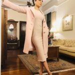 Kangana Ranaut Instagram - The kingdom awaits! Dress : @ulyanasergeenko Coat : @prada Footwear : @Dior Jewellery : @anmoljewellers Styled by @stylebyami Hair : @shaikhhaseena33 Make up : @chettiaralbert #KanganaRanaut #SignatureMasterClass #Queen #Manikarnika #ManikarnikaTheQueenOfJhansi Kolkata