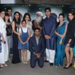 Kangana Ranaut Instagram - Team #Manikarnika with @sadhguru #KanganaRanaut #prasoonjoshi @shankarehsaanloy @shankar.mahadevan @mishtichakravarty @lokhandeankita @unnatiidavara @vaibhav.tatwawaadi @neeta_lulla @KamalJain_TheKJ #Niharpandya #ManikarnikaTheQueenOfJhansi @zeestudiosofficial #manikarnikaon25thjan2019 #Sadhguru