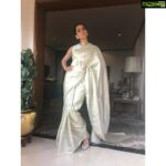 Kangana Ranaut Instagram - Royalty Styled by @stylebyami Jhootis - @needledust Jewellery- @sunita_shekhawat_jaipur Saree - @madhurya_creations Hair - @shaikhhaseena33 Make Up - @chettiaralbert #manikarnika #manikarnikathequeenofjhansi #saree #sareelove #ootd #fashioninspo #fashioninspiration #sareeinspiration