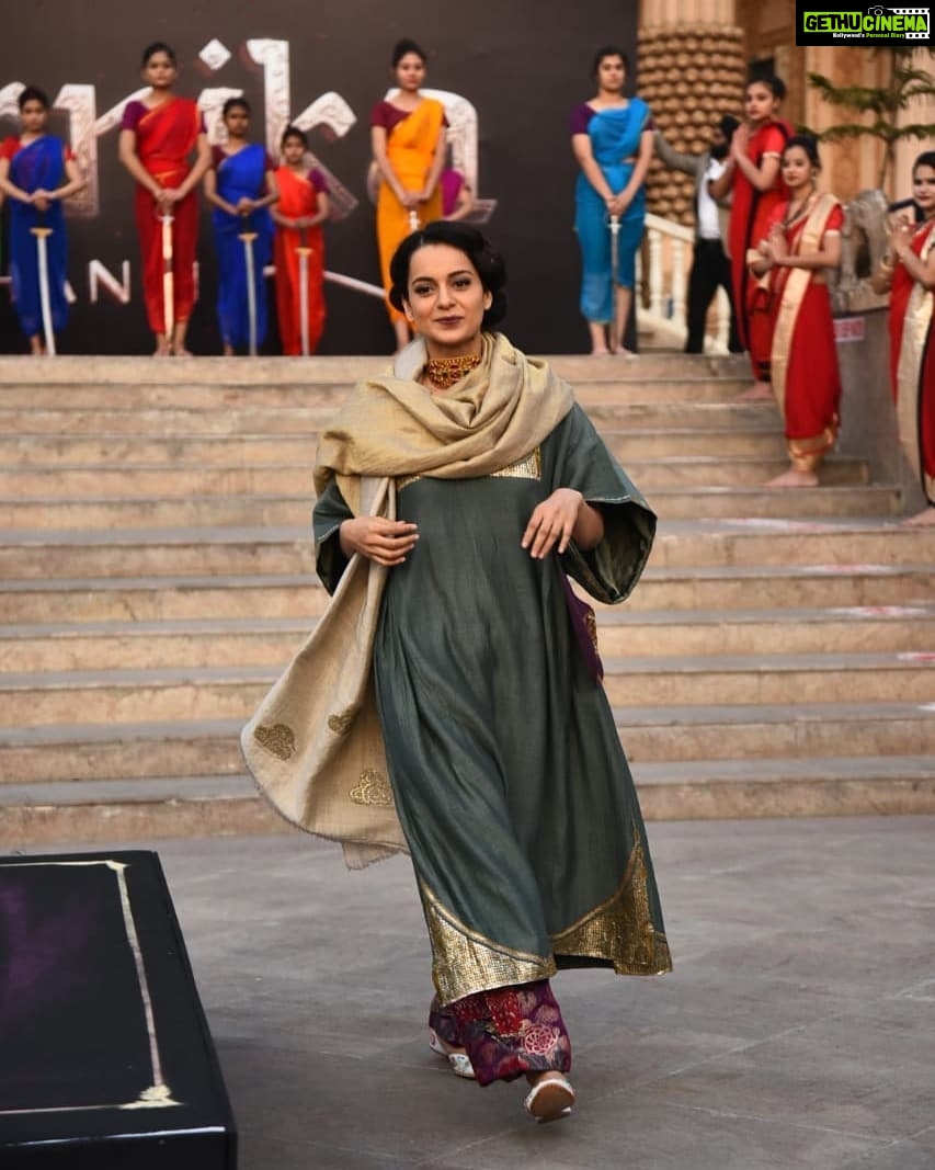 Kangana Ranaut Instagram - Her beauty has a language of her own. #KanganaRanaut at the #Bharatyerehnachahiye song launch from @Manikarnikafilm #Manikarnika Necklace - Mam's on Antique Dress - @GoodEarthIndia Vintage cashier shawl @goodearthindia Mojari - @FizzyGoblet Hair - @shaikhhaseena33 Make Up - @albert_chettiar