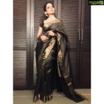 Kangana Ranaut Instagram - The Indian Dream! Saree : Gifted by Rekha Ji Jewellery : @abfjewels Hair & Make up : @shaikhhaseena33 @chettiaralbert #sareelove #KanganaRanaut #ManikarnikaTheQueenOfJhansi #ethnic #indiancouture