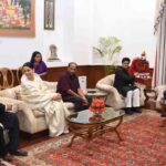 Kangana Ranaut Instagram - The #Queen & the hon'ble @presidentofindia along with eminent leaders, and dignitaries attend the historic screening of @manikarnikafilm at the #rashtrapatibhavan A historic moment for the Hindi Film Industry. Screening organised by #ZeeEntertainment @zeestudiosofficial @zeemusiccompany @kamaljain_thekj #PrasoonJoshi #LalKrishnaAdvani #ramnathkovind @shariq_patel #ManikarnikaTheQueenOfJhansi #Manikarnika #KanganaRanaut