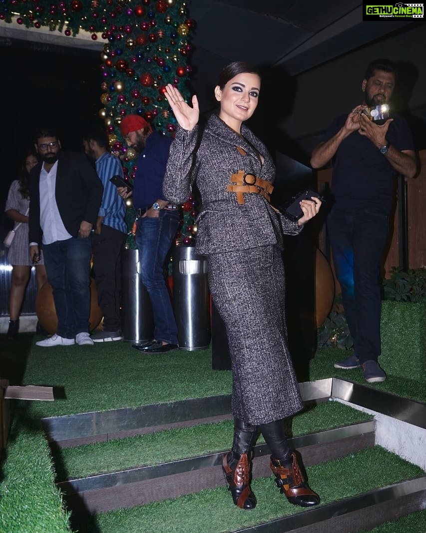 Kangana Ranaut Instagram - Behold! The slay queen is here. #KanganaRanaut at the Manikarnika party by @neeta_lulla Jacket: @tomford Boots: thigh high buckle boots by @tomford Tweed zip skirt by @tomford #Tomford #Ootd #Queen #merrychristmas
