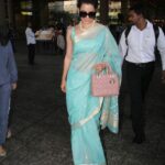 Kangana Ranaut Instagram - Turquoise Dream 💎 Sari: Maheswari sari Shades: @dior Shoes: @Dior #MaheshwariSaree #IndianWeavers #Ethnic #Sarees #SareeLove #makeinindia