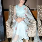 Kangana Ranaut Instagram - There is a reason to this smile. Promotions Saree!!!(spree😋) Styled by @stylebyami Saree - @raw_mango Juttis - @fizzygoblet #KanganaRanaut #ManikarnikaTheQueenOfJhansi #promotions #Interviews #ootd