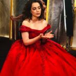 Kangana Ranaut Instagram - RED HOT DIVA #KanganaRanaut sets temperature soaring with this stunning red outfit as a showstopper for @gauravguptaofficial at #blenderspridefashiontour2018 . #MyExpressionMyPride #MyStyleMyPride #Fashion #Couture