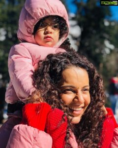Kangana Ranaut Instagram - #KanganaRanaut and Prithvi ready to welcome #Diwali in a snowy Manali. Isn't this the most adorable #HappyDiwali Pic ever?! #Shubhdeepawali #NephewLove #cutenessoverload