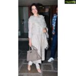 Kangana Ranaut Instagram – The Queen of fashion #KanganaRanaut slays effortlessly in ethnic

Outfit: @anitadongre
Shoes: @louisvuitton
Handbag: @Hermes
#HouseofAnitaDongre