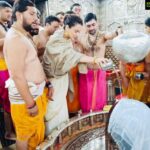 Kangana Ranaut Instagram - Har Har Mahadev!!! #KanganaRanaut at Mahakaleshwar temple seeking diving blessings from Lord Shiva. A major Shakti peetha, a confluence of all divine powers both masculine & feminine. Evoking the spirit & devotion of #Manikarnika