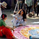 Kangana Ranaut Instagram - #WorkMode on! #KanganaRanaut with @boscomartis while shooting for @manikarnikafilm @KamalJain_TheKJ @zeestudiosofficial @lokhandeankita #prasoonjoshi #vijayendraprasad @shankar.mahadevan @shankarehsaanloy @senguptajisshu @shariq_patel @vyasabhishek77