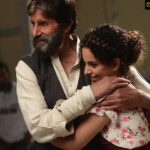 Kangana Ranaut Instagram - Wishing the living legend, an actor par excellence, an inspiration to many and the most humble human being @amitabhbachchan Bachchan a very happy birthday #happybirthdayamitabhbachchan