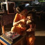 Kangana Ranaut Instagram - Rani of Jhansi bids farewell to her Lil prince on his last day of shoot. Lil #DamodarRao brings a cake for his On screen mom #Manikarnika #KanganaRanaut @zeestudiosofficial @KamalJain_TheKJ #RadhaKrishnaJagrlamudi @lokhandeankita @mdzeeshanayyub @senguptajisshu @nishantpitti #prasoonjoshi @shankarehsaanloy