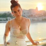 Kangana Ranaut Instagram - Mohabbat mein nahi hai farak jeene aur marne ka, usi ko dekh kar jeete hain jis kafir pe dum nikle -Ghalib