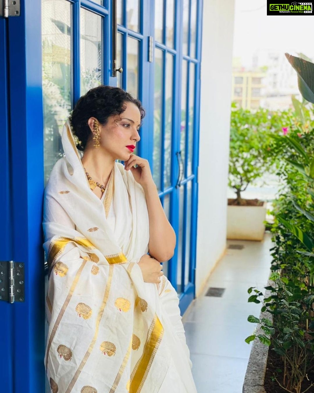 Kangana Ranaut Instagram - वो मज़ा कहाँ वस्ल-ए-यार में लुत्फ़ जो मिला इंतज़ार में फ़िक्र-ए-आशियाँ, हर खिज़ा में की आशियाँ जला हर बाहर में -फ़ना निज़ामी