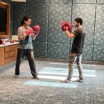 Kangana Ranaut Instagram - Don’t like to multitask, but in these times one needs to go back to the beginning in those days I worked like a horse,so along with filming Thalaivi I started action rehearsals with @jasonngstunts / @bchanworld for Dhakaad as well, also lovely to see my charming director @razylivingtheblues