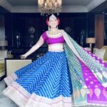 Kangana Ranaut Instagram – Everyone who is asking about my lehnga, its a gujrati bandhani lehnga which took almost 14 months to be made, a dying art I am privileged enough to be able to support, designer Anuradha Vakil made this dream come true and my friend @sabyasachiofficial designed the jewellery for me 🌹