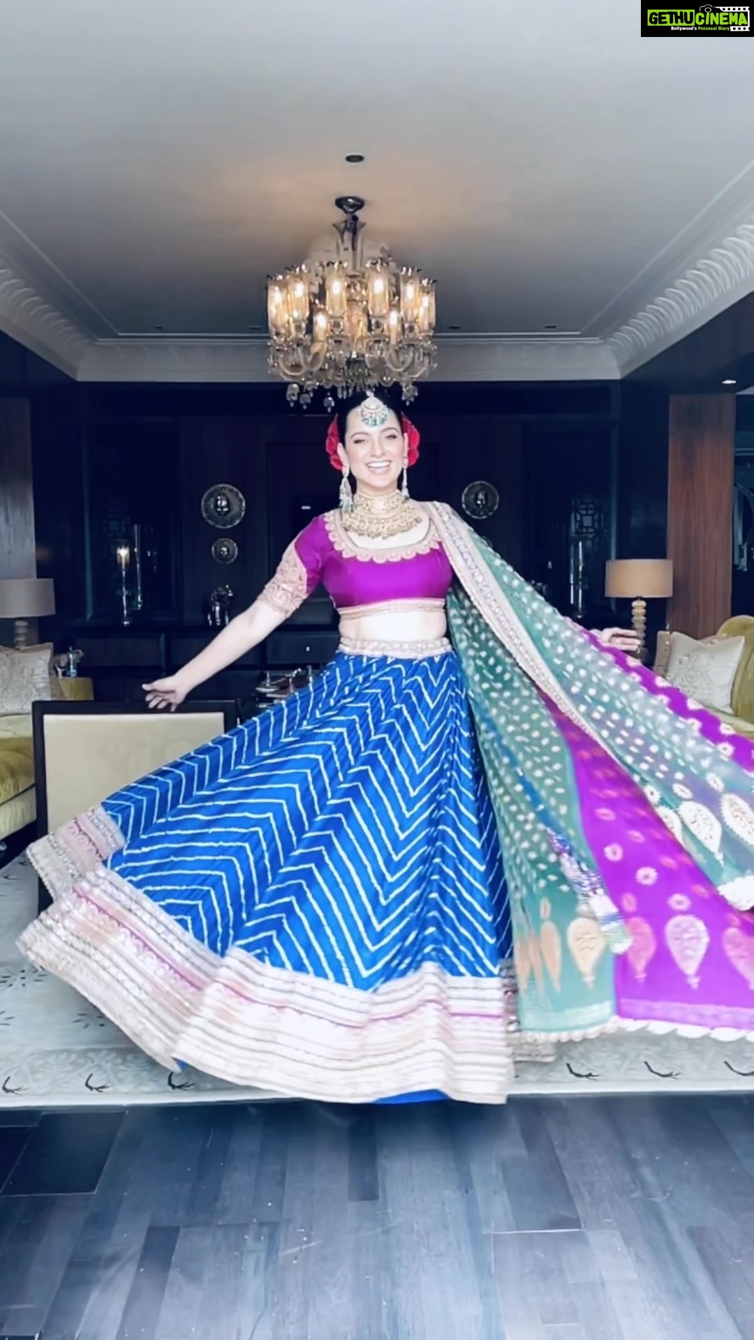 Kangana Ranaut Instagram - Everyone who is asking about my lehnga, its a gujrati bandhani lehnga which took almost 14 months to be made, a dying art I am privileged enough to be able to support, designer Anuradha Vakil made this dream come true and my friend @sabyasachiofficial designed the jewellery for me 🌹