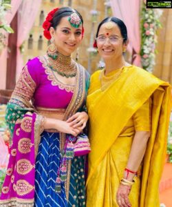 Kangana Ranaut Instagram - #Kangana and family members for Ritu & Aksht’s big day. Don’t they just look happy and radiant? 😍🥰