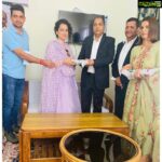 Kangana Ranaut Instagram – Kangana & family visited visited Honourable Chief Minister of Himachal, a dear friend Shri @jairamthakur_bjp ji also HP cabinet Minister and family friend our uncle Shri @mahenderstbjp ji to invite them for brother Aksht’s wedding.