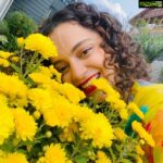 Kangana Ranaut Instagram - फूलों के रंग से दिल की कलम से तुझको लिखी रोज़ पाती 💛