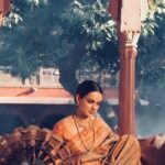 Kangana Ranaut Instagram - Today is #NationalHandloomDay. Let's promote handloom, handmade, artisanal, and everything our nation should be proud of. When you choose handloom you choose weavers who are struggling for their survival, you choose to be #vocalforlocal, you choose mother earth, and love for every single being on this planet. #vocalforhandloom #savetheweave