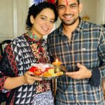 Kangana Ranaut Instagram - Kangana, a gypsy soul, at Rakhi celebrations with her family in Manali. 😍😍😍😍. Swipe to see more 🙂