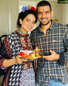 Kangana Ranaut Instagram - Kangana, a gypsy soul, at Rakhi celebrations with her family in Manali. 😍😍😍😍. Swipe to see more 🙂